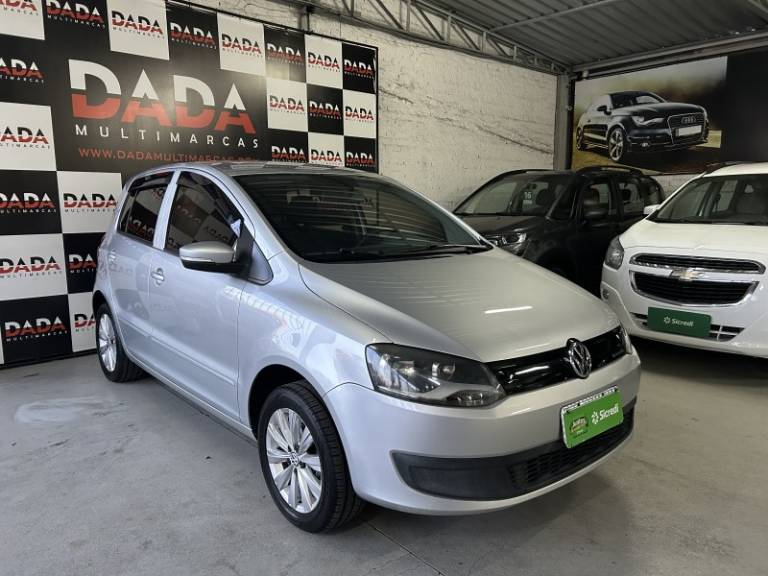 VOLKSWAGEN - FOX - 2013/2014 - Prata - R$ 42.900,00