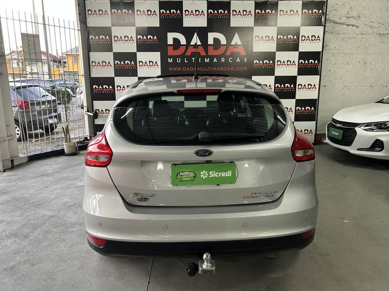 FORD - FOCUS - 2015/2016 - Prata - R$ 72.900,00
