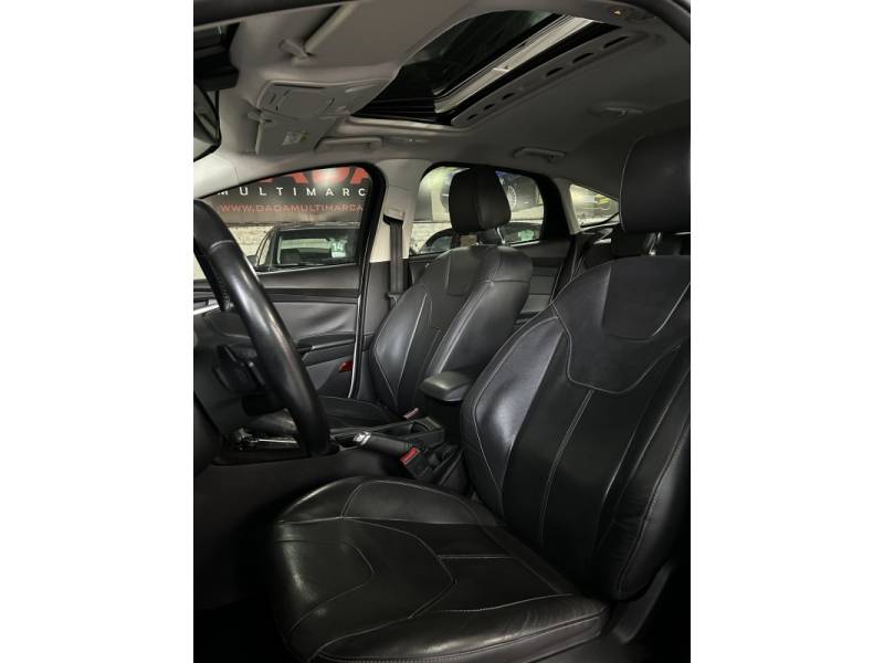 FORD - FOCUS - 2015/2016 - Prata - R$ 72.900,00