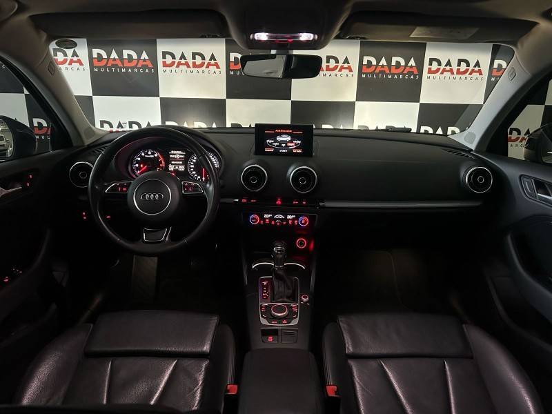 AUDI - A3 - 2015/2016 - Prata - R$ 116.900,00