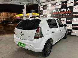 RENAULT - SANDERO - 2013/2014 - Branca - R$ 38.900,00