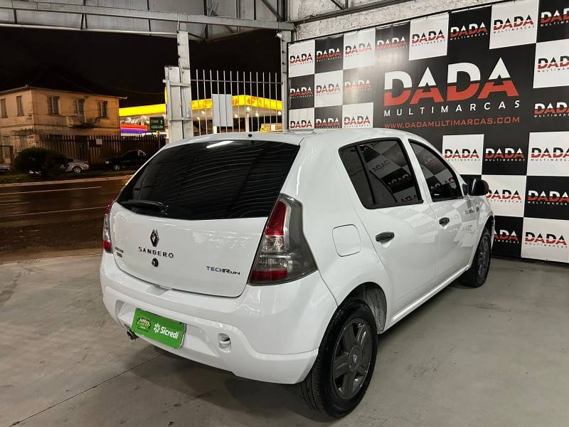 RENAULT - SANDERO - 2013/2014 - Branca - R$ 38.900,00