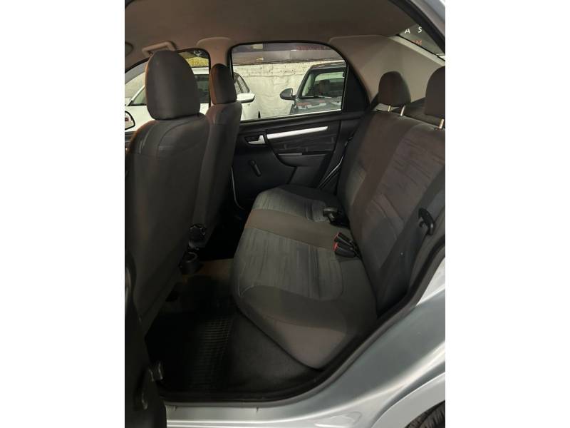 CHEVROLET - PRISMA - 2010/2011 - Prata - R$ 29.900,00