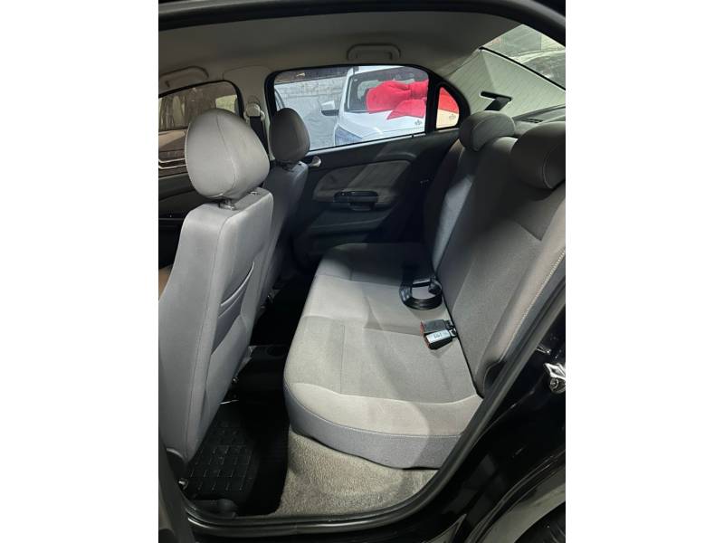 VOLKSWAGEN - VOYAGE - 2008/2009 - Preta - R$ 38.900,00