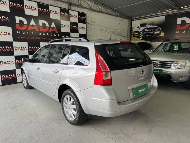 RENAULT - MÉGANE - 2011/2012 - Prata - R$ 31.900,00