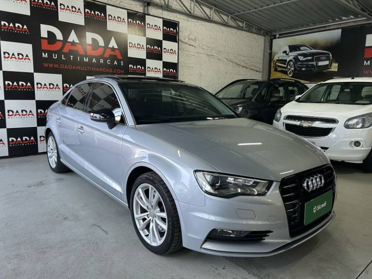 AUDI - A3 - 2015/2016 - Prata - R$ 116.900,00