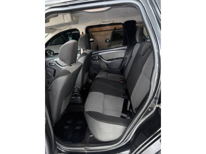 RENAULT - DUSTER - 2011/2012 - Preta - R$ 45.900,00