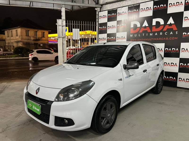 RENAULT - SANDERO - 2013/2014 - Branca - R$ 38.900,00