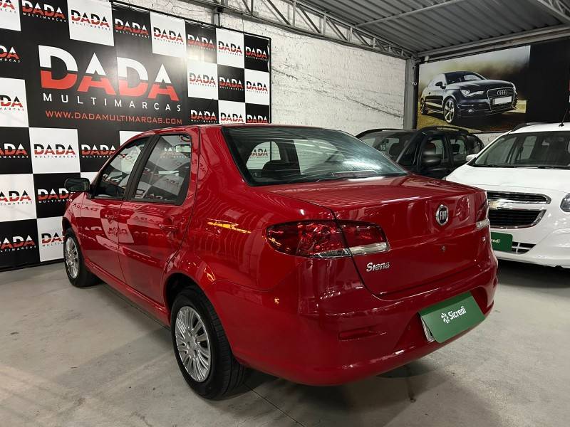 FIAT - SIENA - 2010/2011 - Vermelha - R$ 32.900,00