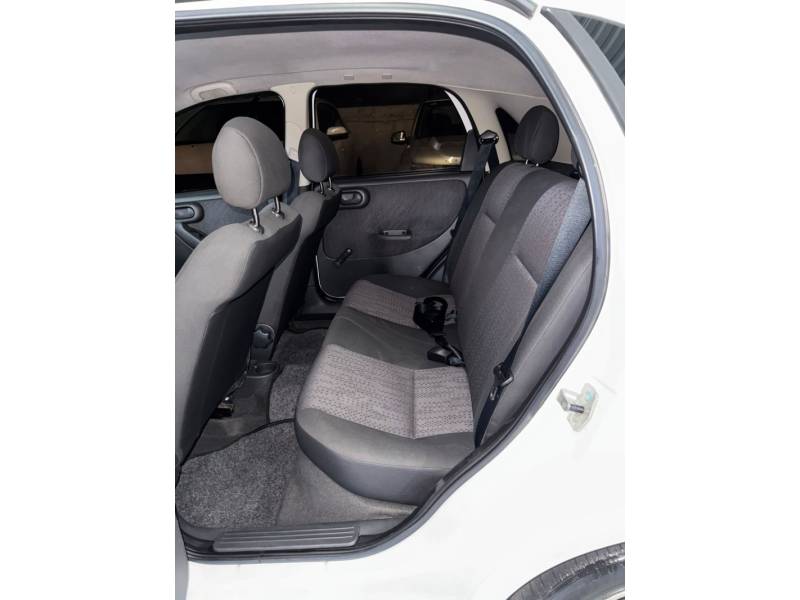 CHEVROLET - CORSA - 2010/2011 - Branca - R$ 32.900,00