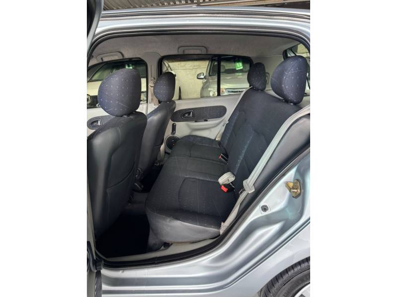 RENAULT - CLIO - 2004/2005 - Prata - R$ 21.900,00