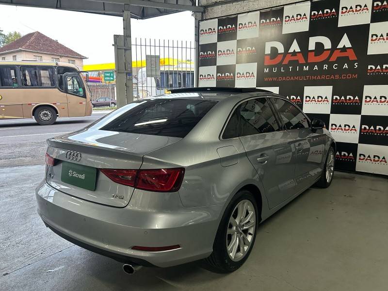 AUDI - A3 - 2015/2016 - Prata - R$ 116.900,00
