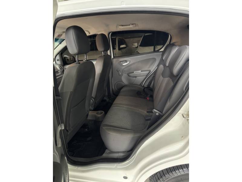 FIAT - PALIO - 2014/2014 - Branca - R$ 35.900,00