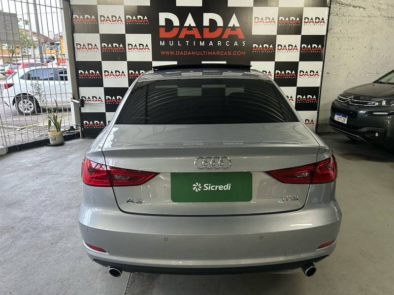 AUDI - A3 - 2015/2016 - Prata - R$ 116.900,00