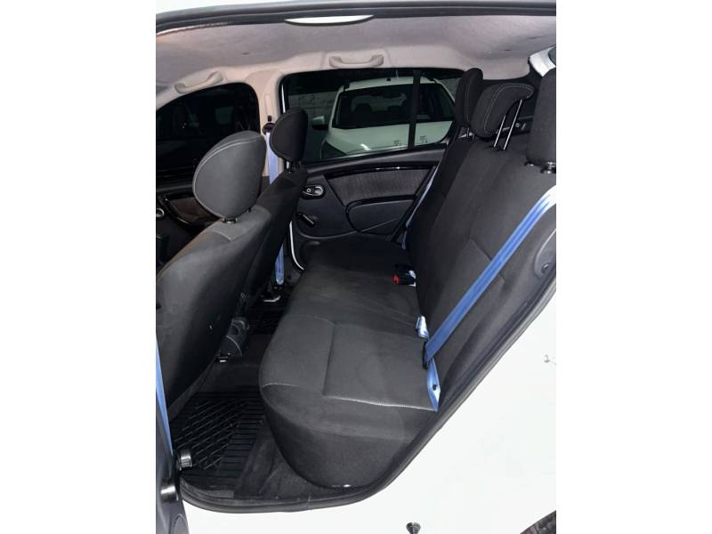 RENAULT - SANDERO - 2013/2014 - Branca - R$ 38.900,00