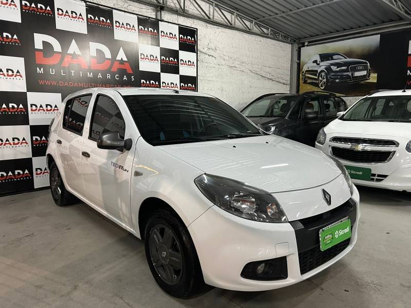 RENAULT - SANDERO - 2013/2014 - Branca - R$ 38.900,00