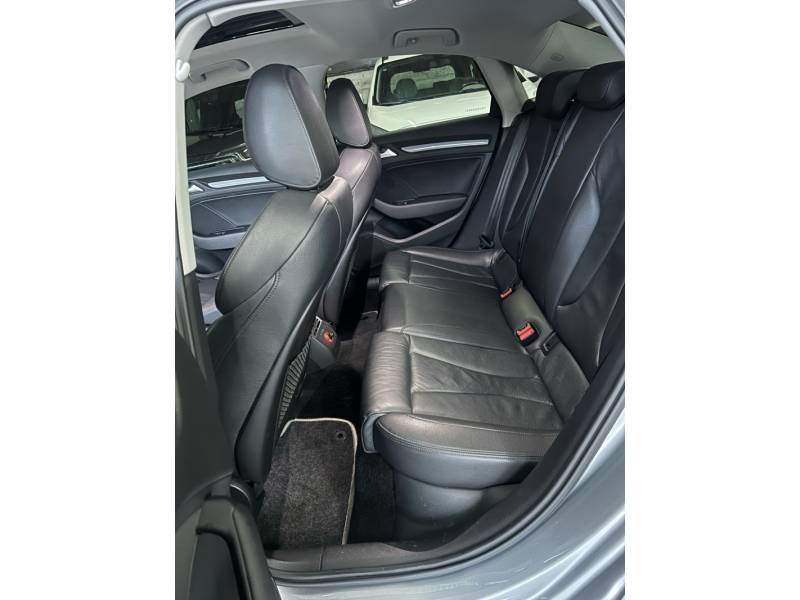 AUDI - A3 - 2015/2016 - Prata - R$ 116.900,00