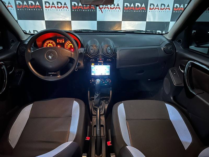 RENAULT - SANDERO - 2013/2014 - Branca - R$ 38.900,00