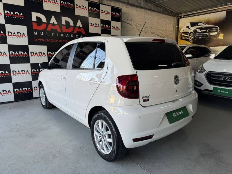 VOLKSWAGEN - FOX - 2013/2014 - Branca - R$ 42.900,00