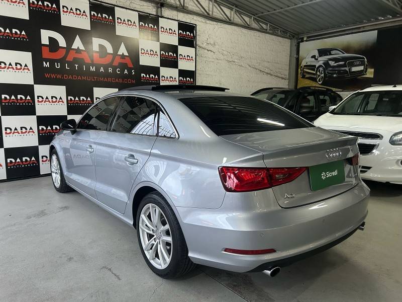 AUDI - A3 - 2015/2016 - Prata - R$ 116.900,00