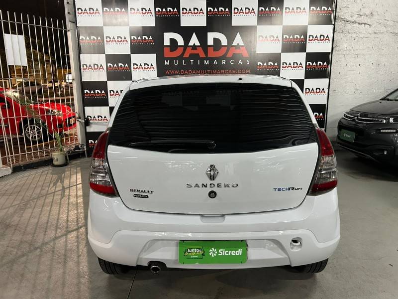 RENAULT - SANDERO - 2013/2014 - Branca - R$ 38.900,00